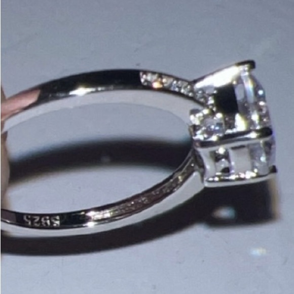 S925 moissanite diamond ring size 6 - Picture 2 of 2